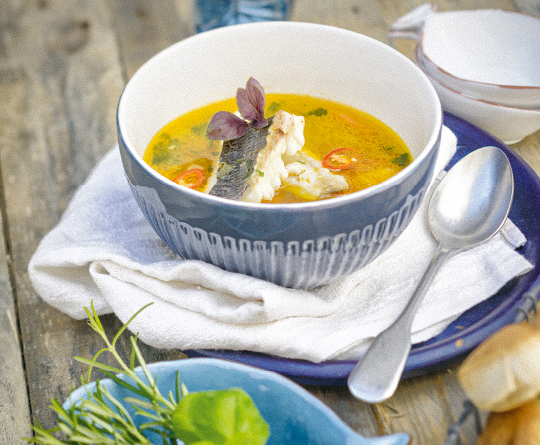 Fischsuppe mit Gemüse und Doradenfilet - Sutterlüty