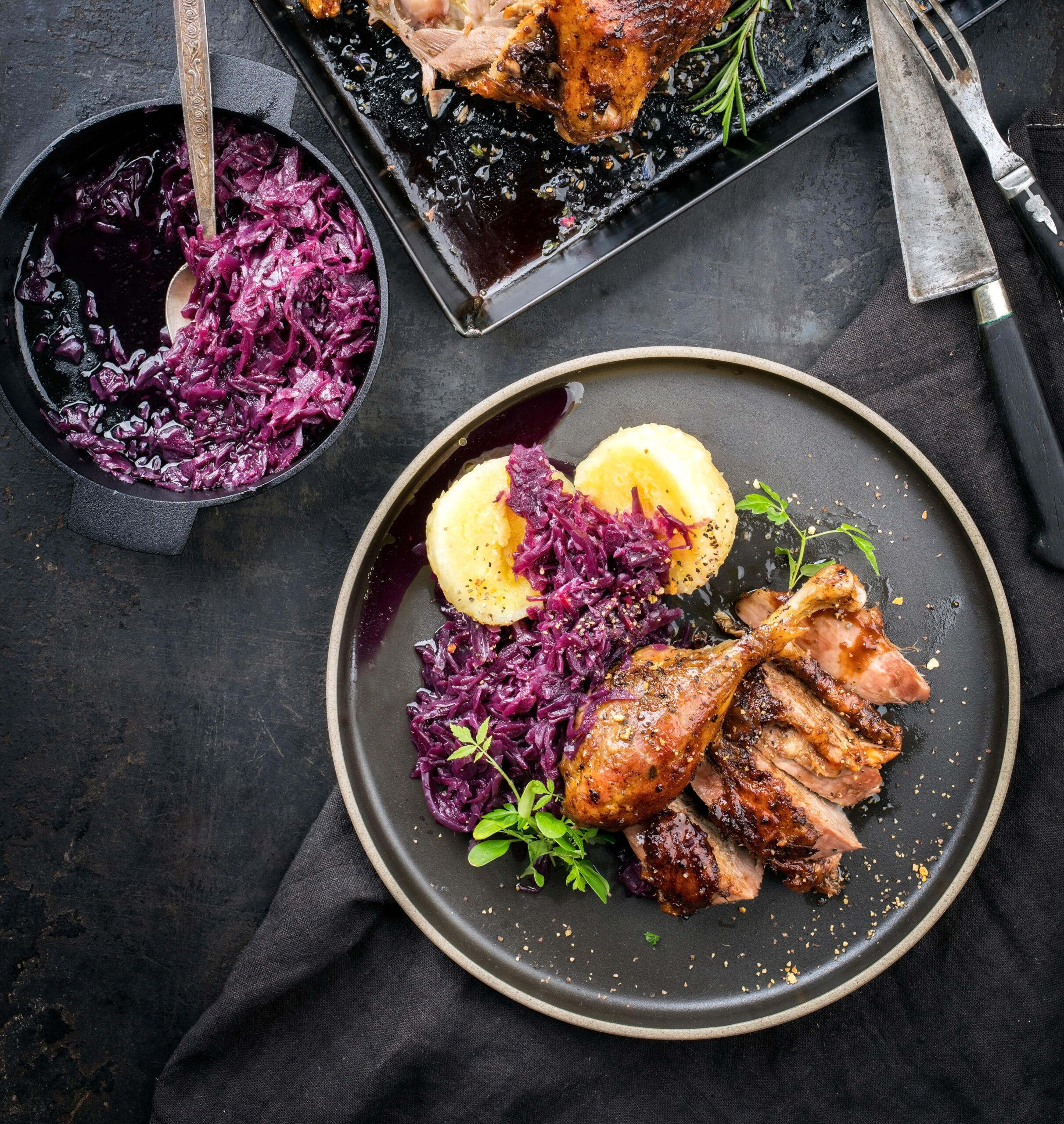 Gebratene Gans mit Saft und Knödeln - Sutterlüty Gebratene Gans mit Saft und Knödeln - Sutterlüty