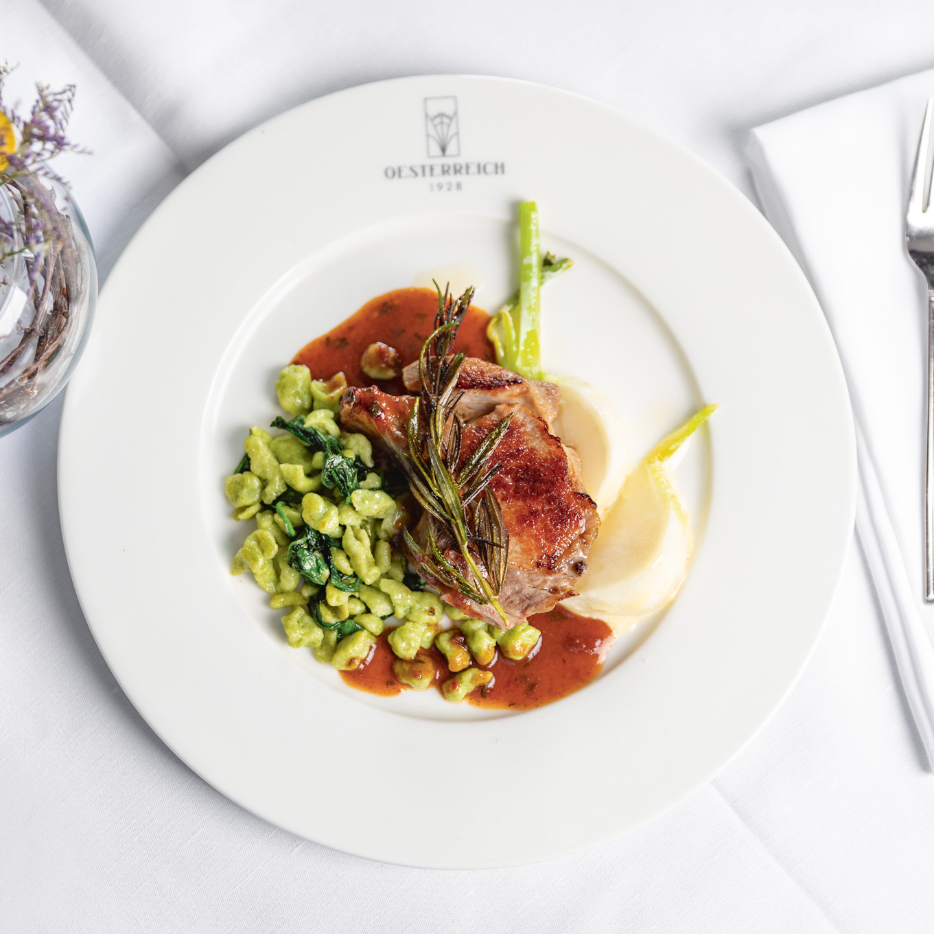 Ländle Kalbskoteletts mit Spinatspätzle - Sutterlüty