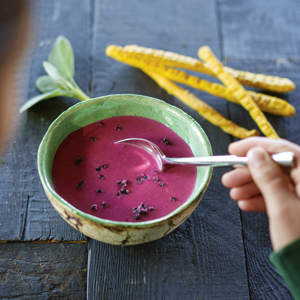 Randig-Apfel-Süppchen mit Kurkuma-Curry-Grissini - Sutterlüty Randig-Apfel-Süppchen mit Kurkuma-Curry-Grissini - Sutterlüty