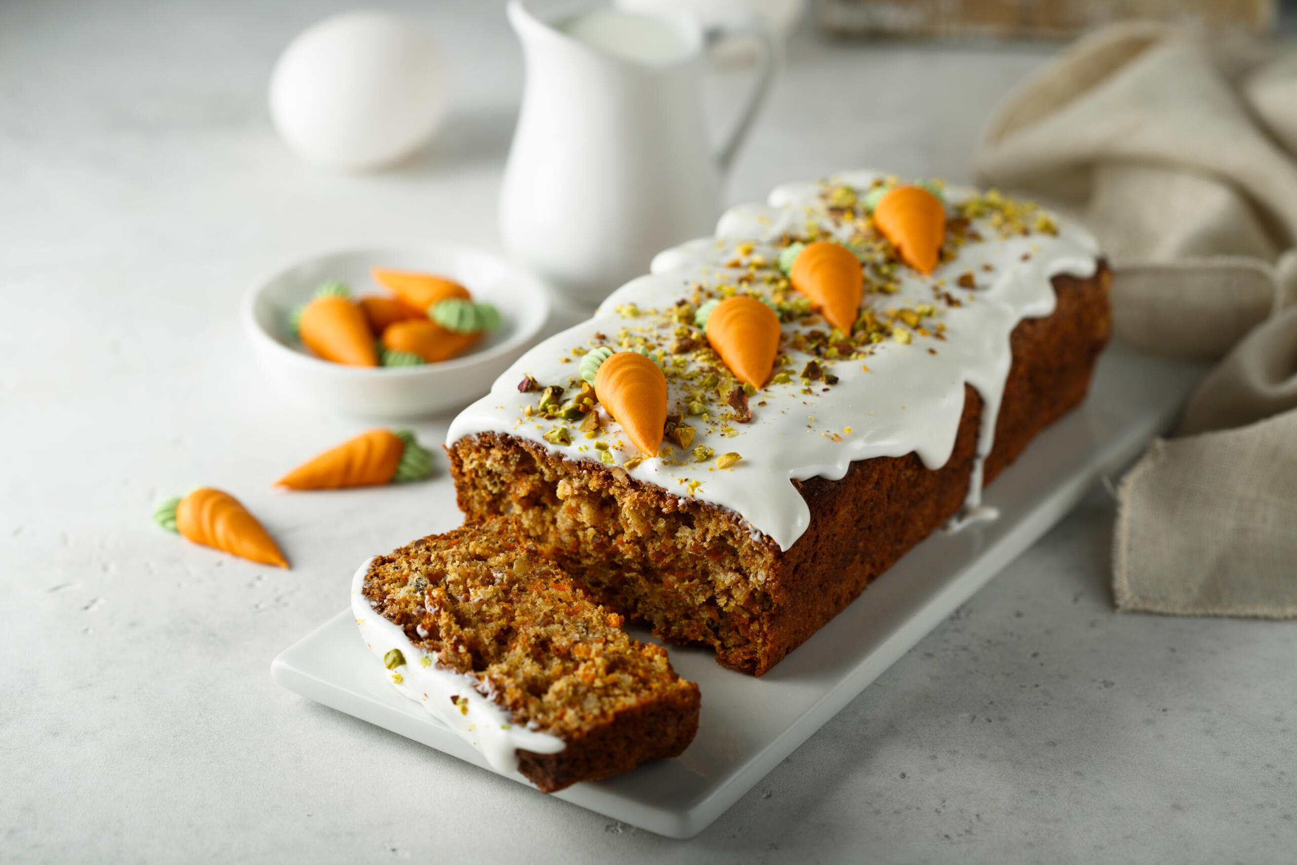 Saftiger Rüblikuchen mit Marzipanmöhren - Sutterlüty